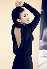 高清图：黄奕时尚封面性感多变 展浪漫侠女风