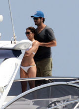 组图：伊娃-朗格利亚和男友度假 比基尼秀身材