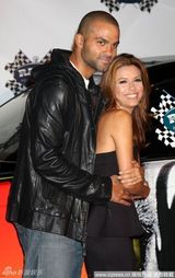 组图：伊娃帕克出席慈善活动 当众热吻情意绵绵