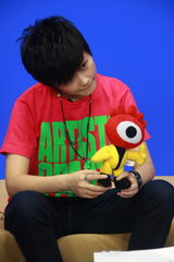 高清组图：李宇春做客聊新专辑 表情丰富尽情搞怪