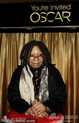 组图：奥斯卡小金人亮相 女星乌比-戈德堡剪彩