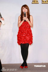 幻灯：杨丞琳大赞小猪吻功 计划明年进军日本市场 