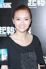 组图：何佩瑜计划泰国冲浪 想带张柏文出游