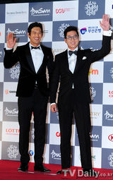 组图：金柱赫和吴志浩亮相红毯展成熟魅力