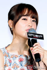 组图：朴宝英姜星现身韩片《不明影像》发布会