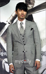 幻灯图：《出云之月》媒体首映  韩智慧等出席