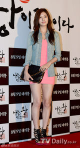 组图：尹恩惠郑丽媛捧场《我是王》VIP试映会