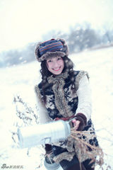 组图：苏青唯美雪域写真 演绎梦幻林海雪原