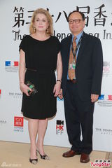 组图：法国影后新作曝光 最爱与女儿重逢一幕