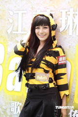 幻灯图：江若琳推出新MV 密裹严实大跳劲舞 