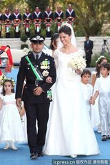 组图：约旦国拉西德王子大婚 新娘比新郎高半头