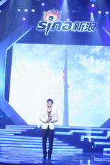 高清组图：新浪网络盛典 满江献唱《中华诵》