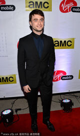 组图：《犄角》首映 哈利波特丹尼尔人气爆棚