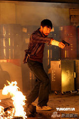 高清组图：黎明拍危险动作亲自上阵 期望最佳效果 