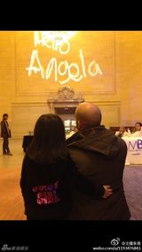 组图：王诗龄游博物馆看音乐剧 甜笑露文艺范儿