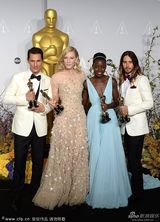 组图：86届奥斯卡帝后合影 麦康纳凯特相视而笑