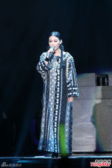 组图：孙燕姿橙发亮眼披黄金甲 许美静助阵