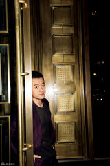 组图：佟大为帅气登杂志 黑色着装型男风采