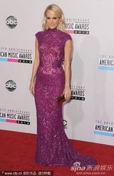 组图：全美音乐奖红毯女星争艳 比伯亲老妈鸟叔搞怪