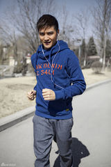 组图：田亮运动休闲街拍 引领全民跑步热潮