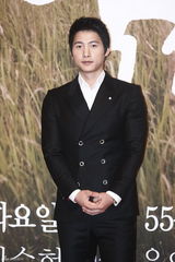 高清图：韩星金来沅秀爱新剧《千日的约定》记者会