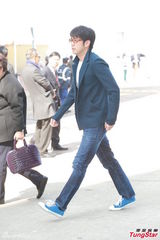 组图：方逸华跪拜邵逸夫 刘德华张学友致祭