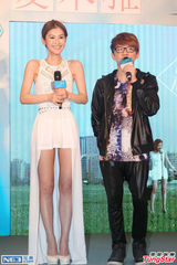 组图：夏米雅透视裙亮相 不介意与张柏芝比较