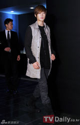 组图：韩星金贤重李东健SEVEN等出席名牌展示会