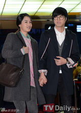 组图：宋智孝紧身裙斗艳河智苑 朴施厚接受祝福