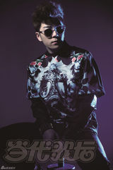 组图：王栎鑫时尚写真 个性前卫酷劲十足