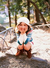 高组图：前超女陈怡日本拍写真 比基尼制服齐上阵