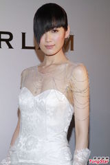 组图：林莉急嫁不排斥外国男 为四川灾民求帮助