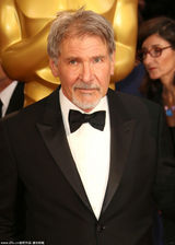 组图:第86届奥斯卡红毯 哈里森-福特夫妻档亮相