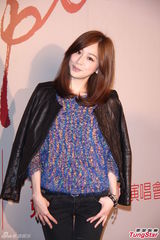 组图：孙燕姿橙发亮眼披黄金甲 许美静助阵