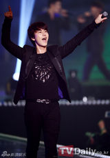 组图：韩团SJ少女时代等亮相《GS&CONCERT》