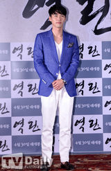 组图：玄彬携《逆鳞》复出 花美男渐消瘦