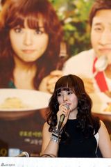 高清图：孔孝真李善均携手演新剧 两女主角美腿PK