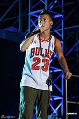 高清图：陈冠希压轴热波音乐节 何超仪劲歌热舞