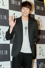 组图：郑雨盛(郑宇成)宋允儿等助阵宋慧乔《今天》VIP首映