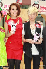 高清组图：容祖儿望林峰远离小人 撑阿Sa曾想生孩子