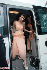 组图：郭晶晶婚礼直击 郭父郭母正装贵气入场