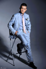 组图：杨志刚英气写真帅劲十足魅力四射