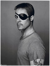 高清图：布拉德-皮特精致八字胡变温柔杀手