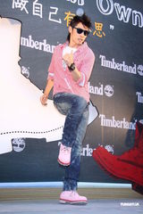 组图：吴建豪潮味十足秀热舞 六月香港开唱