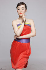 组图：中戏校花衣珊美图曝光 妖娆橘色系潮爆初秋