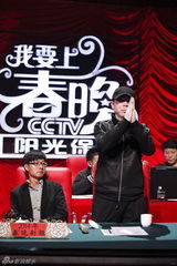 组图：冯小刚录《我要上春晚》 不谈春晚赞董卿