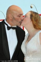 高清图：《沉默的灵魂》首映 尤利娅尤里热吻抢镜