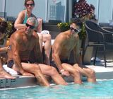 幻灯图：C罗提前结束世界杯征程 游泳纳凉狂晒胸肌