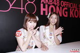 组图：AKB48两成员访港 碎花短裙清新甜美
