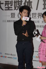 组图：马天宇尴尬否认电影改档因不雅照导致